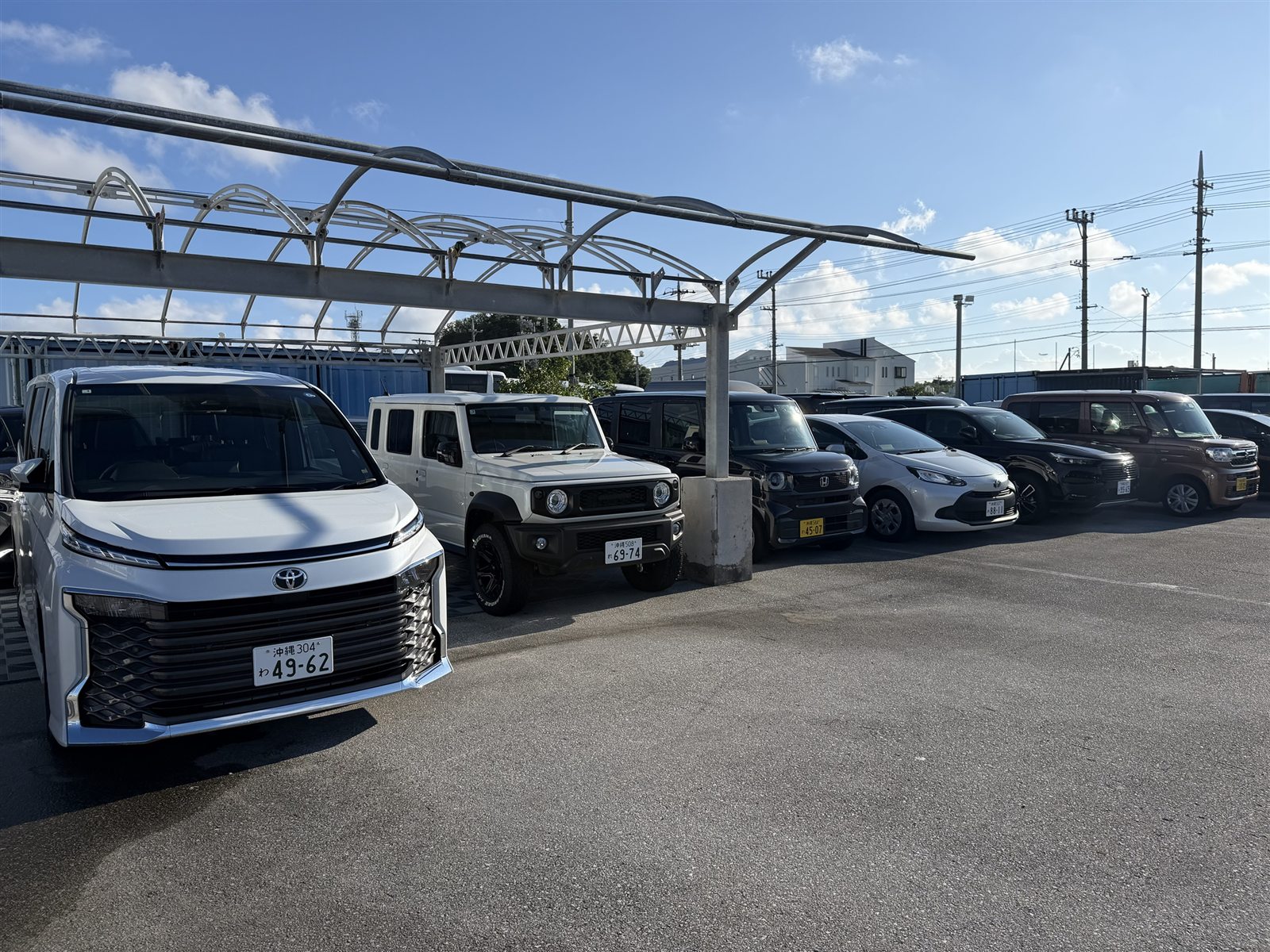 ずらりと並んだライムの代車